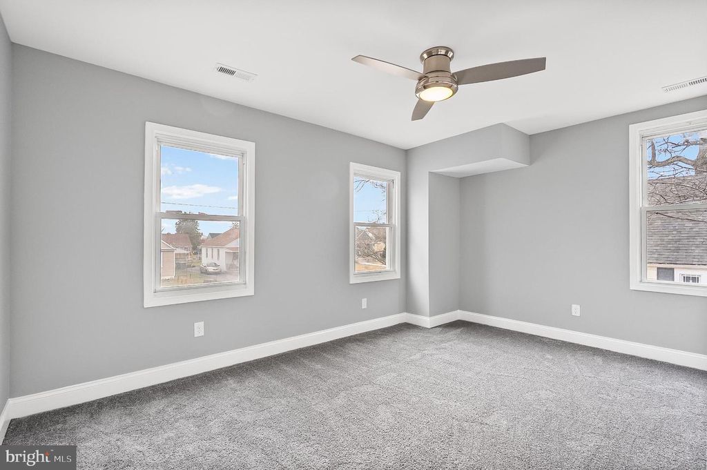 Image 18 of property listing at 5306 KENILWORTH AVE, Baltimore, MD 21212