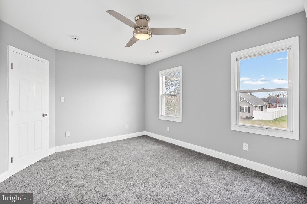 Image 20 of property listing at 5306 KENILWORTH AVE, Baltimore, MD 21212