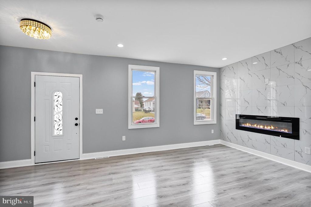 Image 3 of property listing at 5306 KENILWORTH AVE, Baltimore, MD 21212