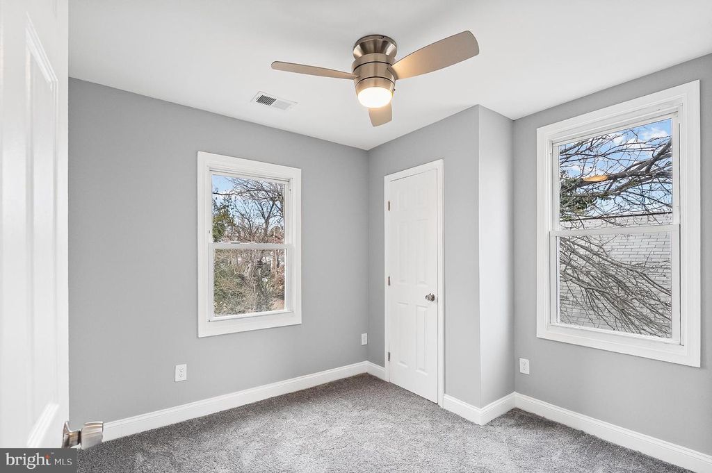 Image 24 of property listing at 5306 KENILWORTH AVE, Baltimore, MD 21212