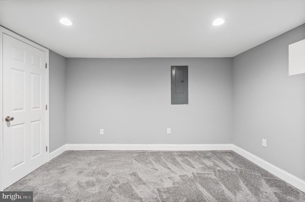 Image 26 of property listing at 5306 KENILWORTH AVE, Baltimore, MD 21212