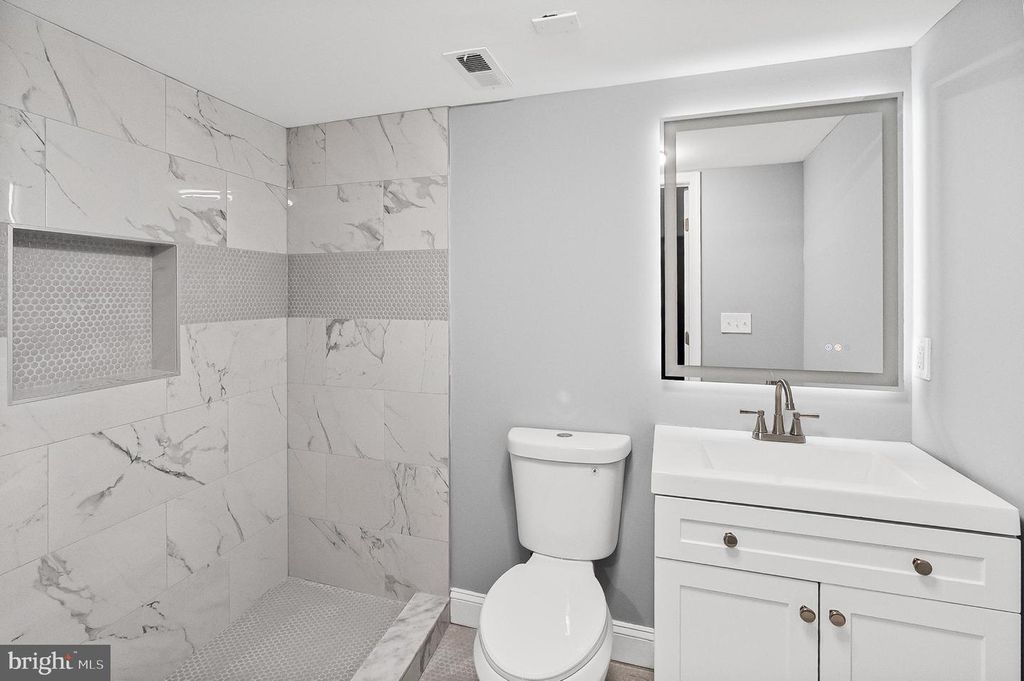 Image 27 of property listing at 5306 KENILWORTH AVE, Baltimore, MD 21212