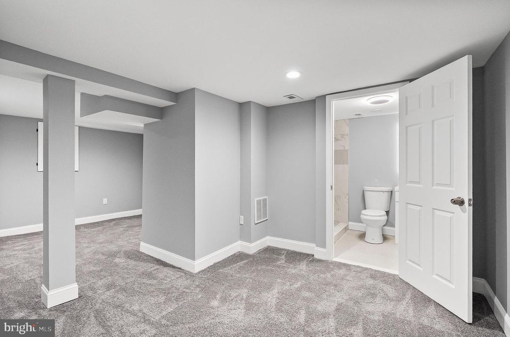 Image 28 of property listing at 5306 KENILWORTH AVE, Baltimore, MD 21212