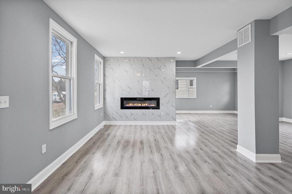 Image 4 of property listing at 5306 KENILWORTH AVE, Baltimore, MD 21212