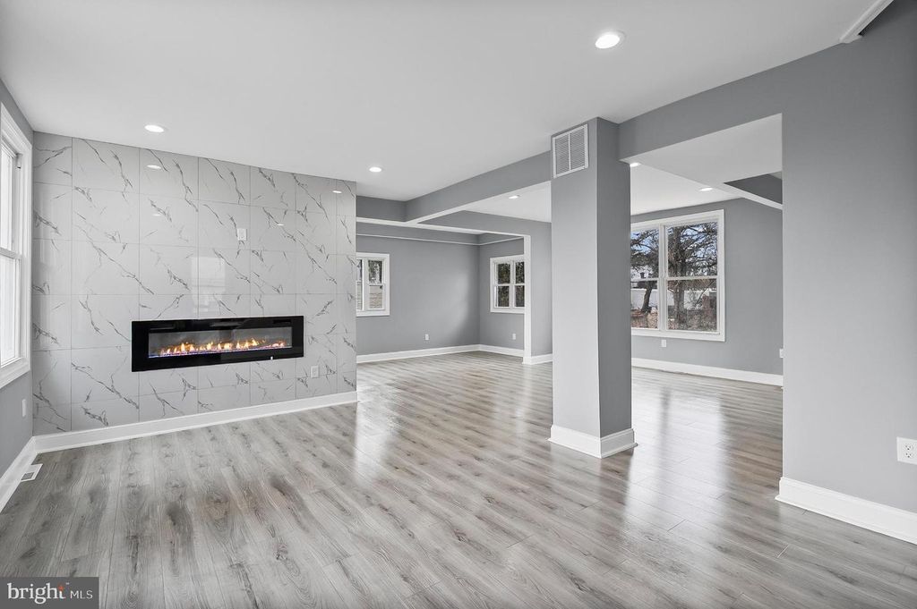 Image 5 of property listing at 5306 KENILWORTH AVE, Baltimore, MD 21212