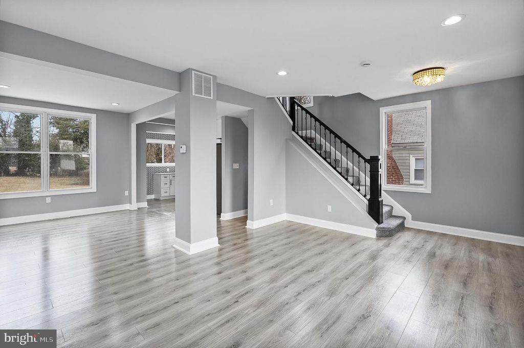 Image 6 of property listing at 5306 KENILWORTH AVE, Baltimore, MD 21212