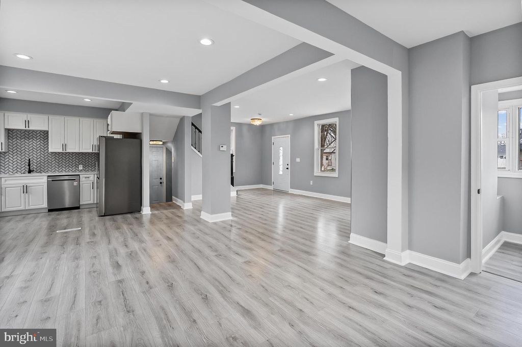 Image 7 of property listing at 5306 KENILWORTH AVE, Baltimore, MD 21212