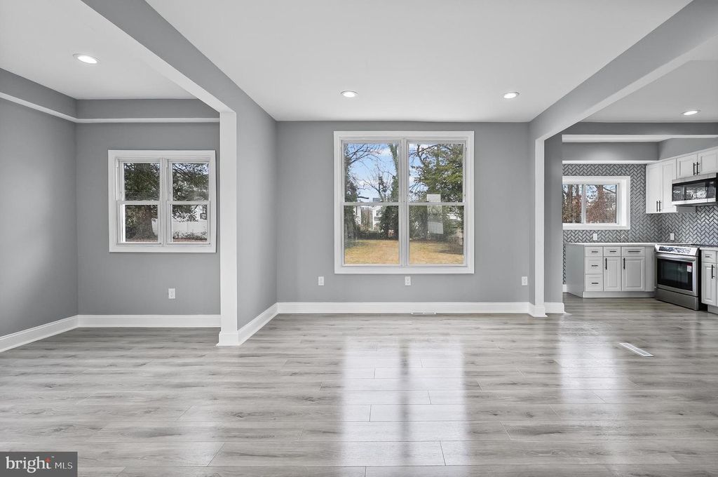 Image 8 of property listing at 5306 KENILWORTH AVE, Baltimore, MD 21212