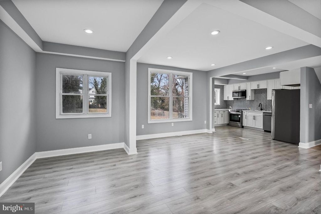 Image 9 of property listing at 5306 KENILWORTH AVE, Baltimore, MD 21212