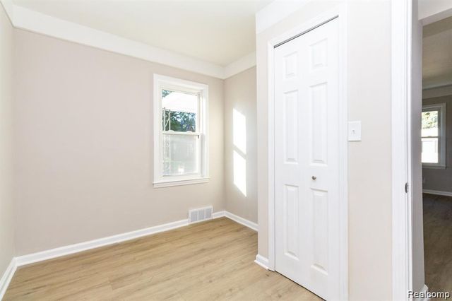 8269 Westminster Avenue, Warren, MI 48089