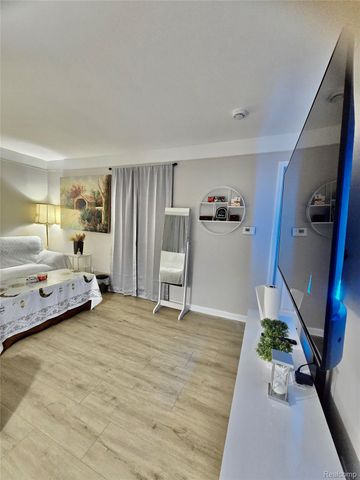 8269 Westminster Avenue, Warren, MI 48089