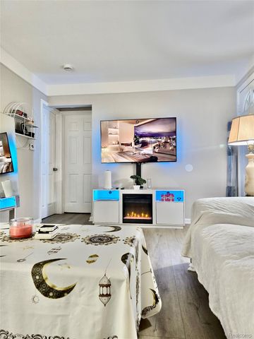 8269 Westminster Avenue, Warren, MI 48089