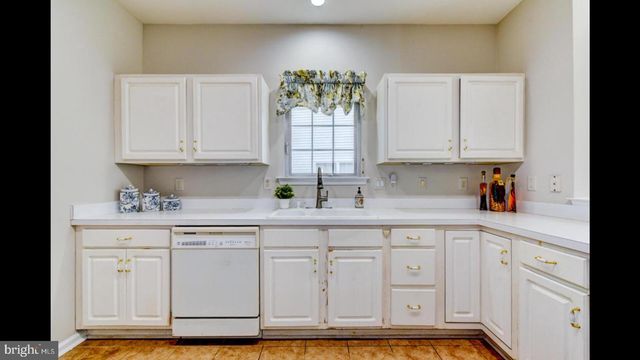 25 CARDINALFLOWER LN, West Windsor, NJ 08550