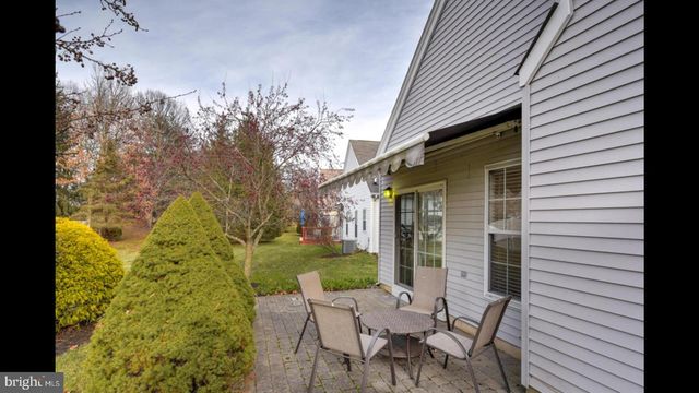 25 CARDINALFLOWER LN, West Windsor, NJ 08550