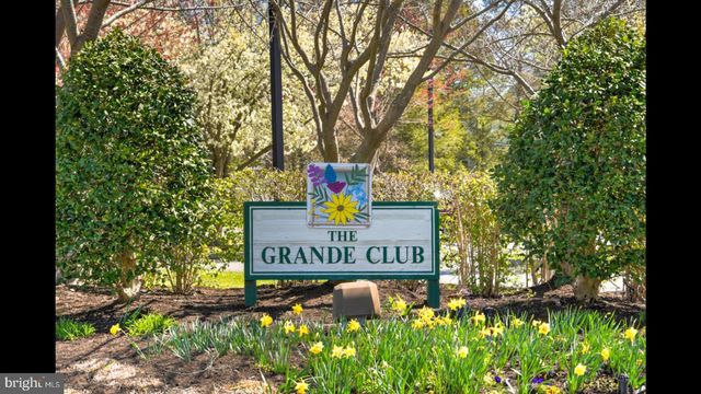 25 CARDINALFLOWER LN, West Windsor, NJ 08550