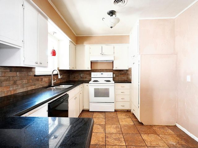 424 W Anita Street, Sherman, TX 75092