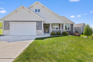 1325 Macintosh WAY, Mukwonago, WI 53149