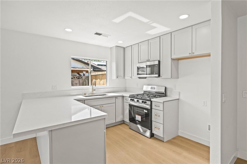 544 East Rolly Street, Henderson, NV 89011 — photo 2