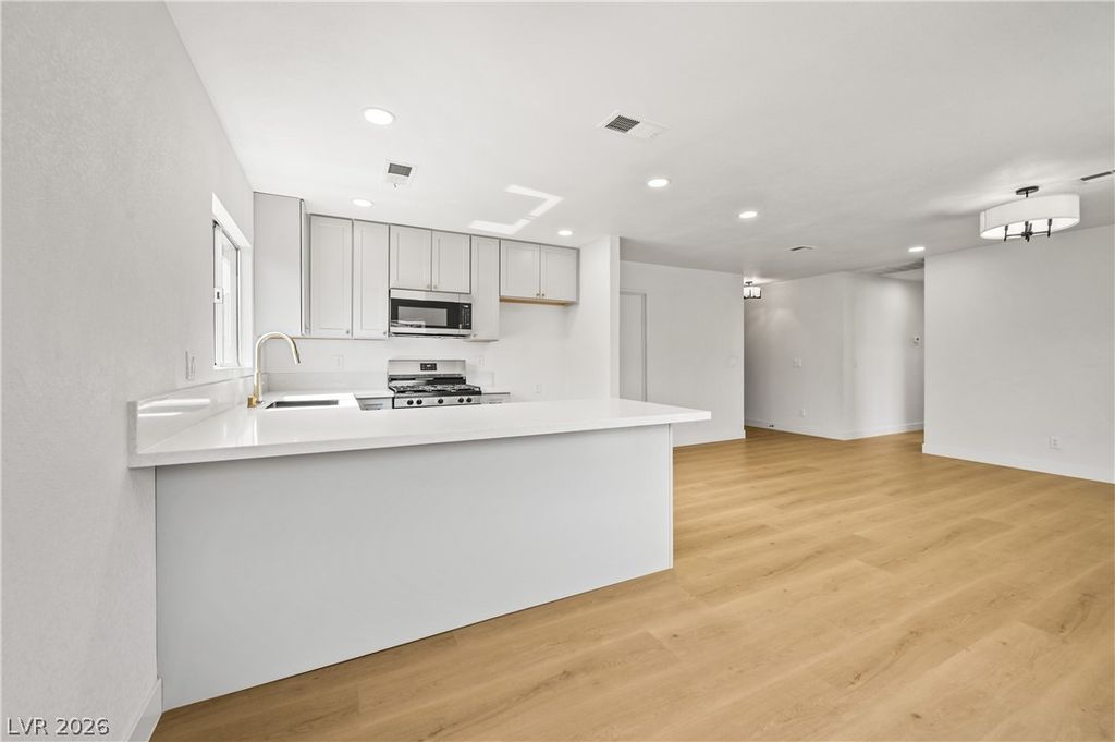 544 East Rolly Street, Henderson, NV 89011 — photo 3