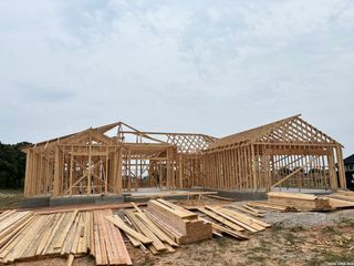 155 Pradera Ridge Drive, Floresville, TX 78114