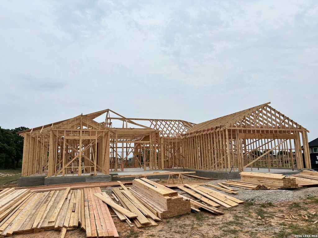 155 Pradera Ridge Drive, Floresville, TX 78114