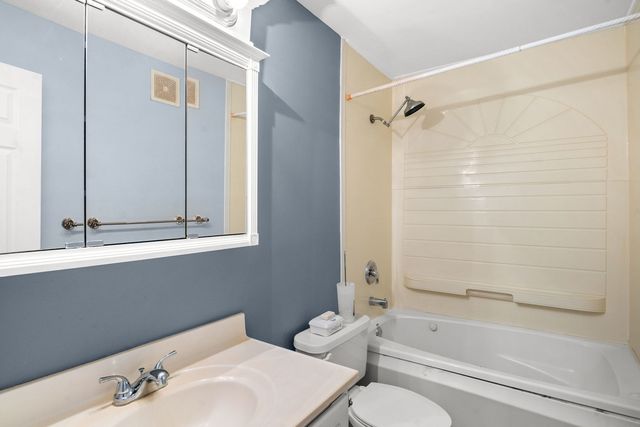 1995 Tall Oaks Drive 3B, Aurora, IL 60505