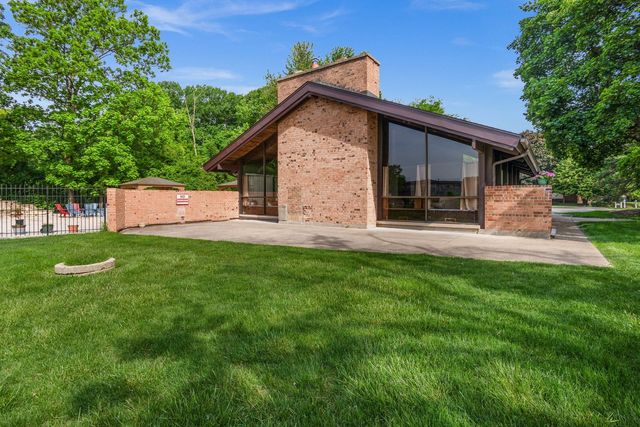 1995 Tall Oaks Drive 3B, Aurora, IL 60505