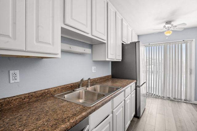 1995 Tall Oaks Drive 3B, Aurora, IL 60505