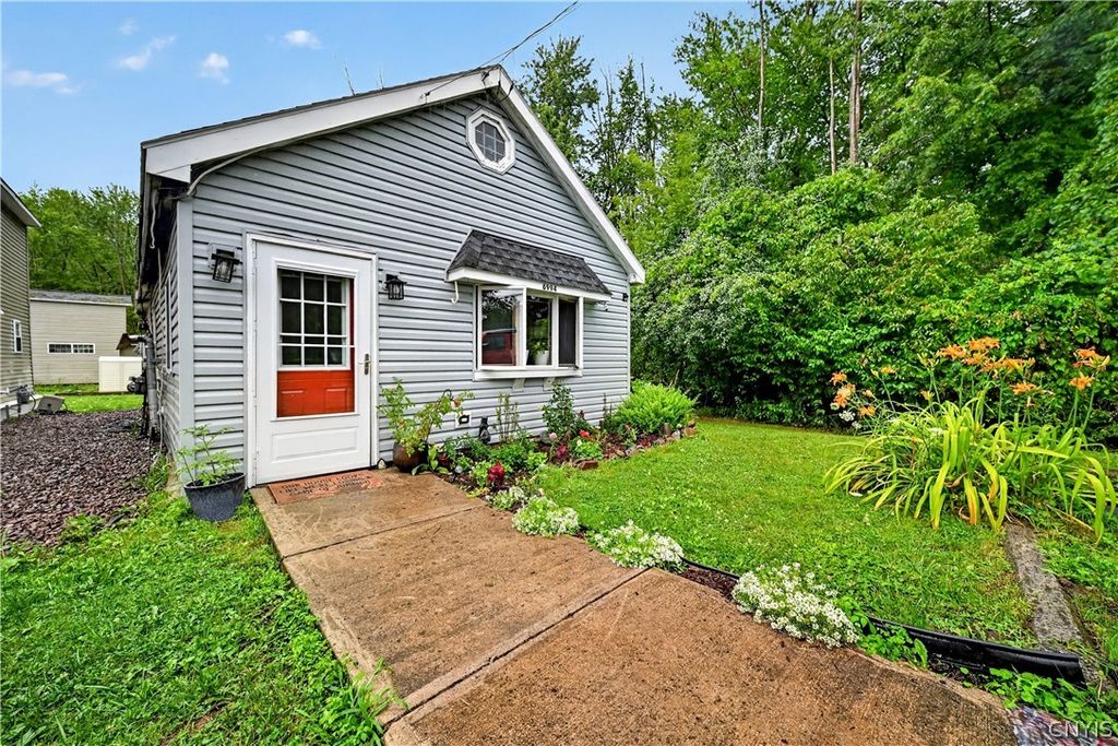 6994 Lakeshore Road, Cicero, NY 13039