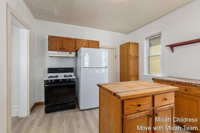 1045 Jackson Street NW, Grand Rapids, MI 49504