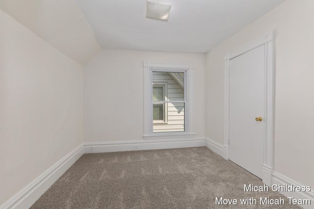 1045 Jackson Street NW, Grand Rapids, MI 49504