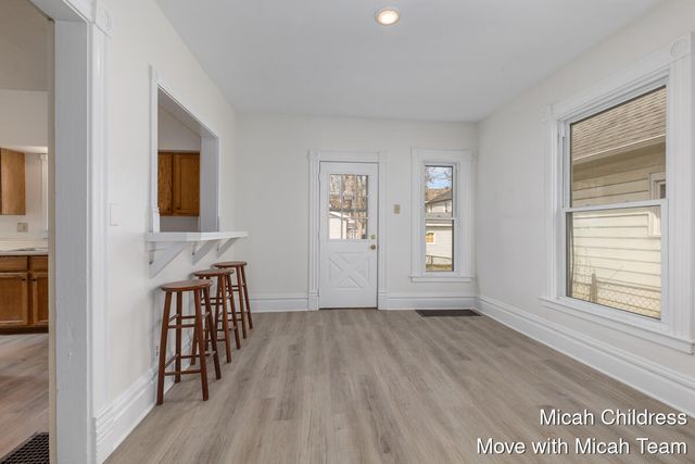 1045 Jackson Street NW, Grand Rapids, MI 49504