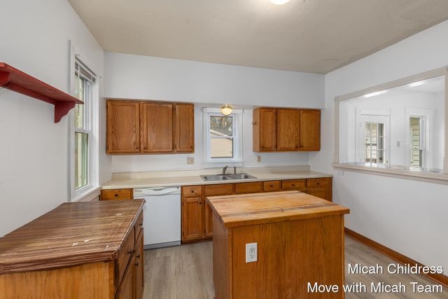 1045 Jackson Street NW, Grand Rapids, MI 49504