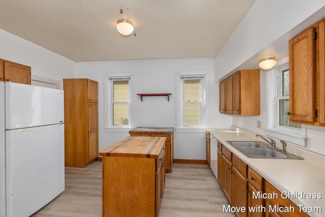 1045 Jackson Street NW, Grand Rapids, MI 49504