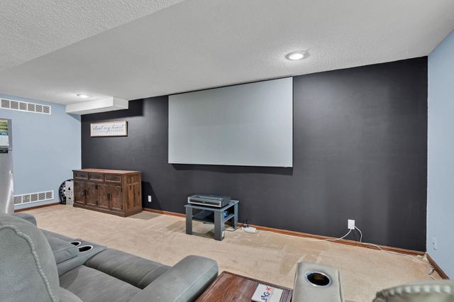 2120 N Hyacinth St, Wichita, KS 67203