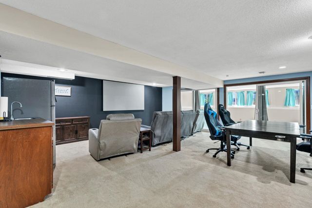 2120 N Hyacinth St, Wichita, KS 67203