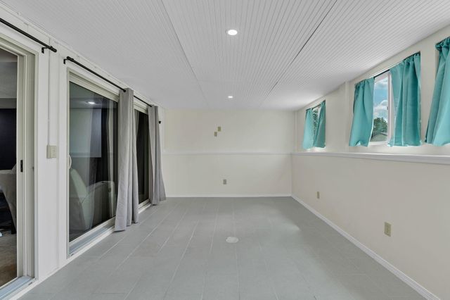 2120 N Hyacinth St, Wichita, KS 67203