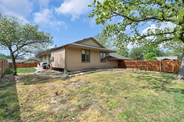 2120 N Hyacinth St, Wichita, KS 67203