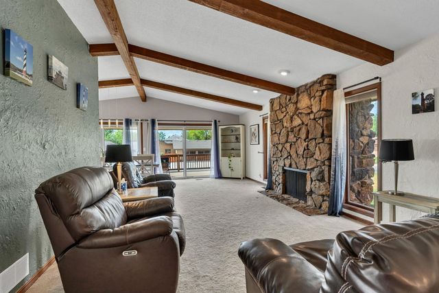 2120 N Hyacinth St, Wichita, KS 67203