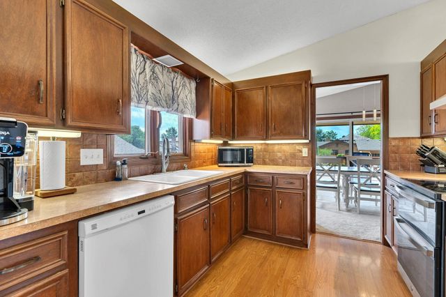 2120 N Hyacinth St, Wichita, KS 67203