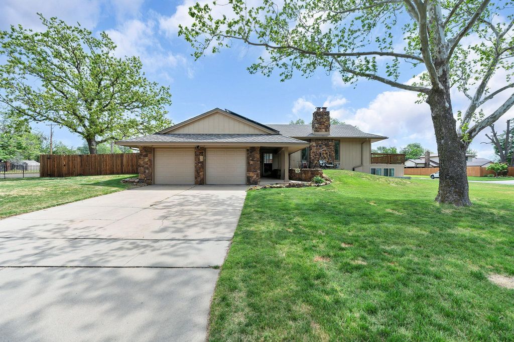 2120 N Hyacinth St, Wichita, KS 67203