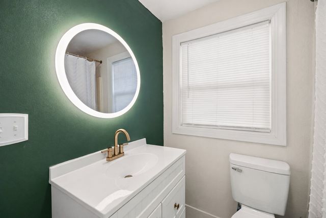 2830 NE 53rd Court, Des Moines, IA 50317