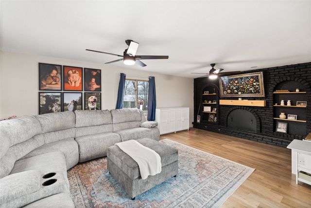 2830 NE 53rd Court, Des Moines, IA 50317