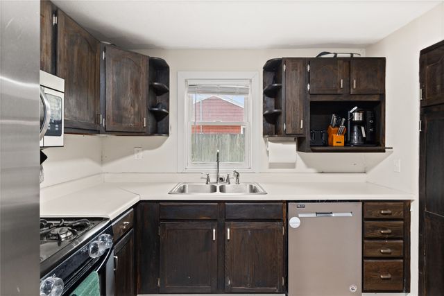 2830 NE 53rd Court, Des Moines, IA 50317