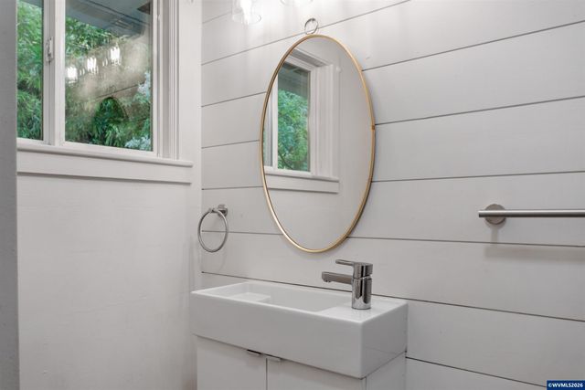122 NE Crane Ln, Corvallis, OR 97330