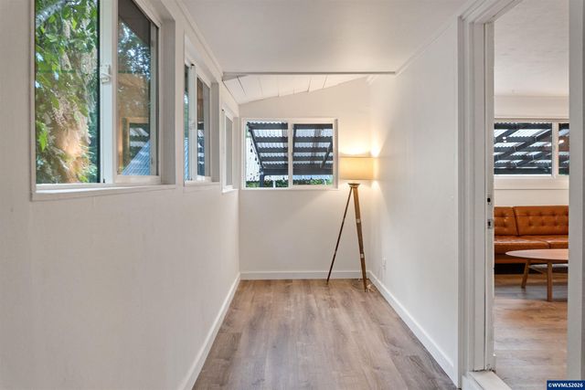 122 NE Crane Ln, Corvallis, OR 97330