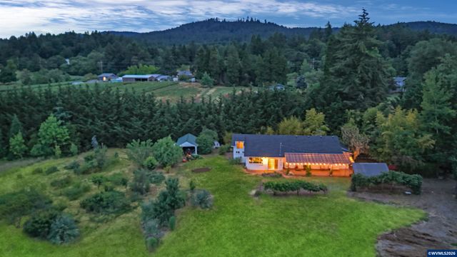 122 NE Crane Ln, Corvallis, OR 97330