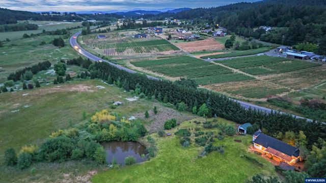 122 NE Crane Ln, Corvallis, OR 97330