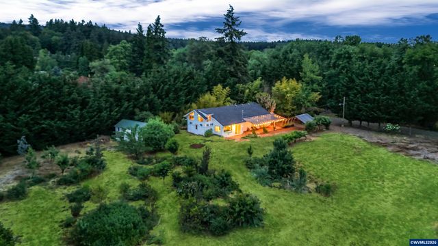 122 NE Crane Ln, Corvallis, OR 97330