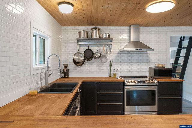 122 NE Crane Ln, Corvallis, OR 97330